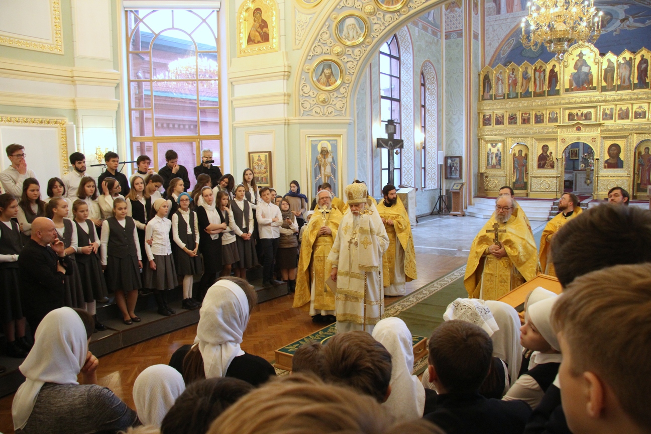 В Московском епархиальном доме прошла Литургия с участием детских хоров